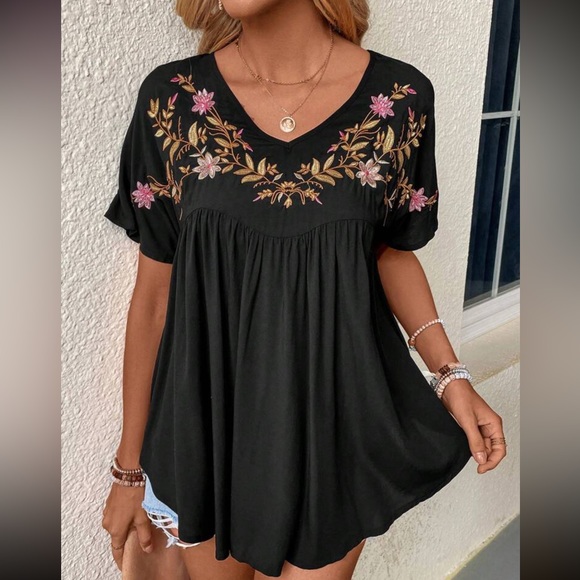 Boho Floral Embroidered Short Sleeve Oversized Blouse - Picture 3 of 12